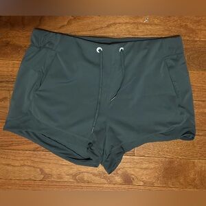 Women’s Zyia green workout shorts size L